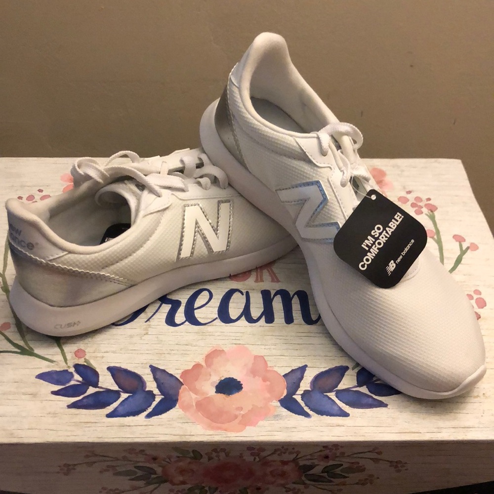 New Balance Women’s Athletic Shoes  sz 10